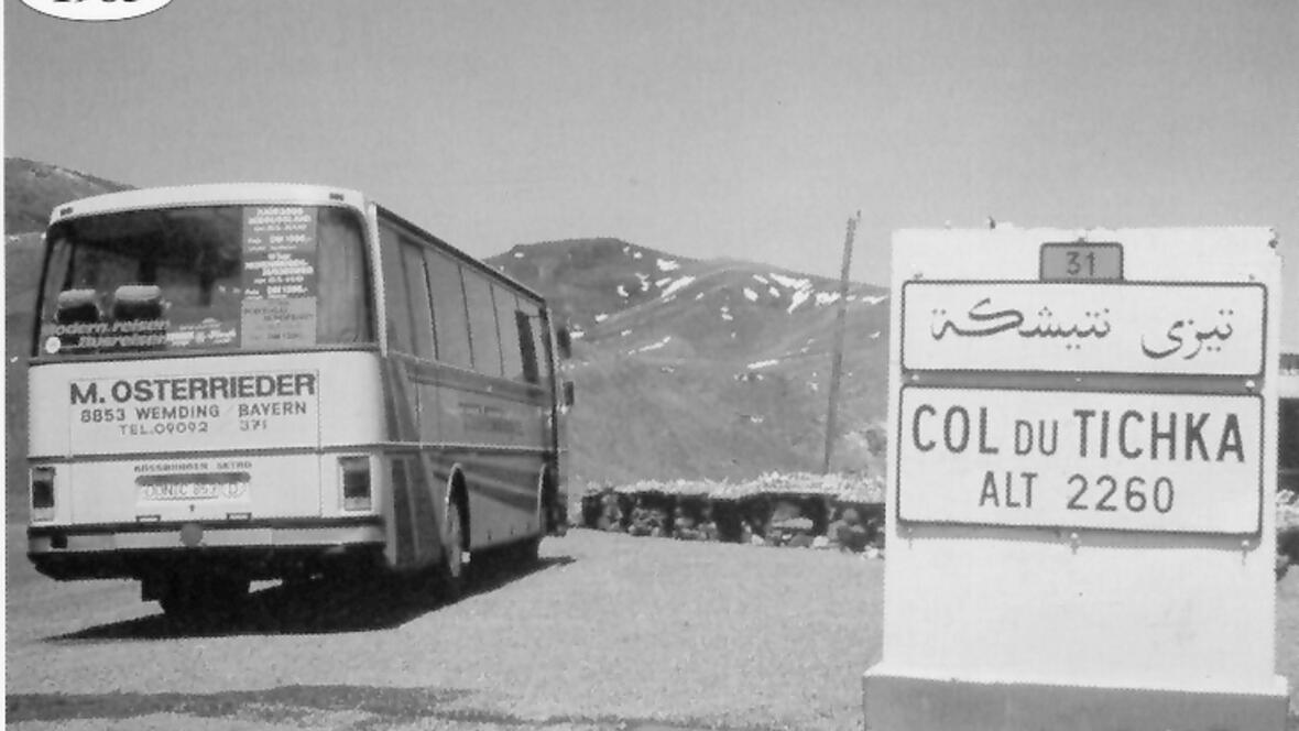 osterrieder-bus-in-marokko-auf-2260-m